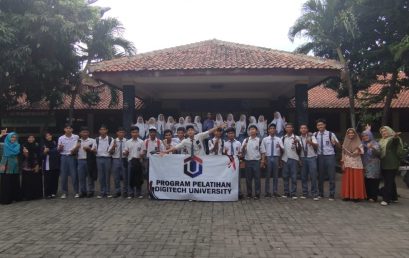 Meningkatkan Kreativitas Siswa SMK YPE Nusantara Slawi Melalui Pelatihan Desain Grafis Canva dengan Membuat Eflyer PPDB