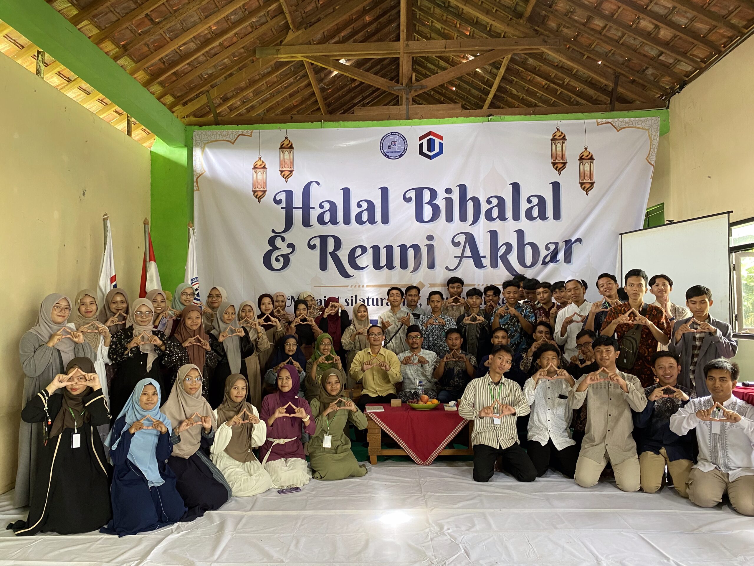 Tradisi Halal Bihalal di Lingkungan Universitas Teknologi Digital PSDKU Tegal: Merajut Silaturahmi Mengukir Kenangan Tradisi Halal Bihalal di Lingkungan Universitas Teknologi Digital PSDKU Tegal: Merajut Silaturahmi Mengukir Kenangan